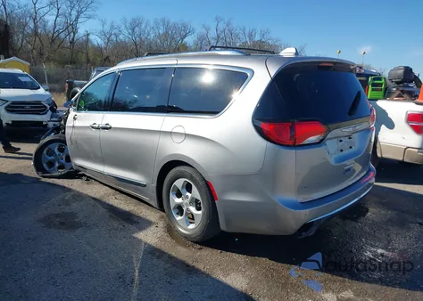 2017 Chrysler Pacifica Touring-L Plus z USA, uszkodzony, nr VIN 2C4RC1EG4HR628347